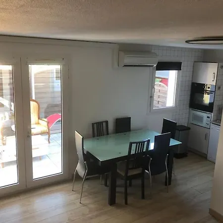 Pavillon 3 Avec Veranda Et Climatisation. *