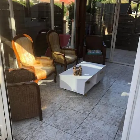 Pavillon 3 Avec Veranda Et Climatisation.