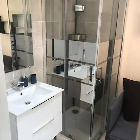 Pavillon 3 Avec Veranda Et Climatisation. Nyaraló