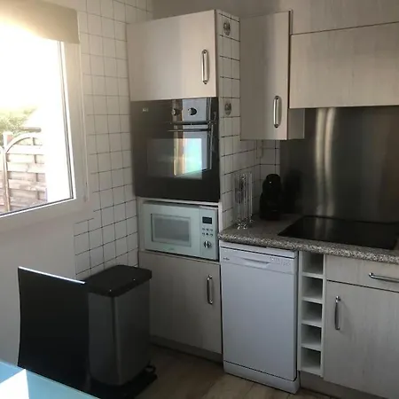 Pavillon 3 Avec Veranda Et Climatisation.