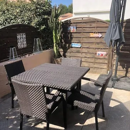 Pavillon 3 Avec Veranda Et Climatisation. Ferienhaus