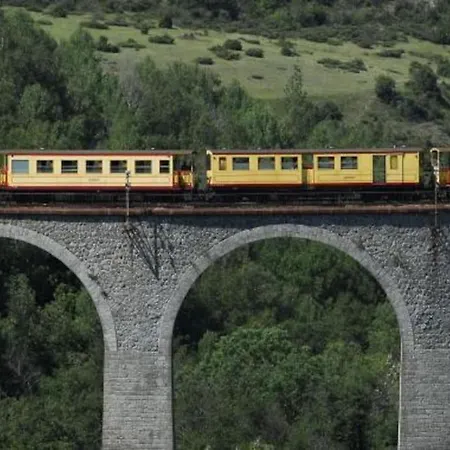 Pavillon 3 Avec Veranda Et Climatisation. Nyaraló