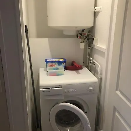 Pavillon 3 Avec Veranda Et Climatisation.