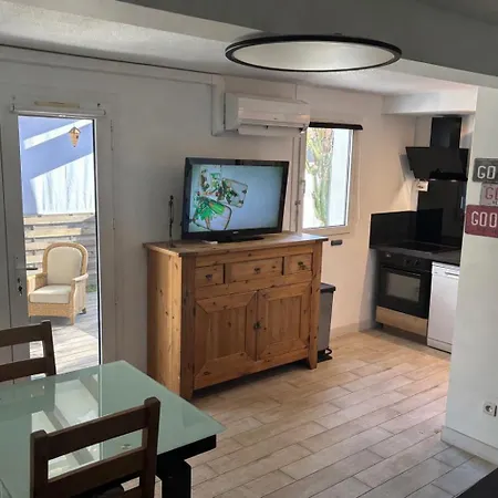 Pavillon 3 Avec Veranda Et Climatisation. *