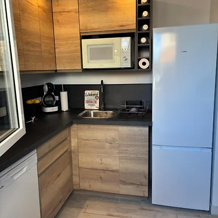 Pavillon 3 Avec Veranda Et Climatisation. Nyaraló *