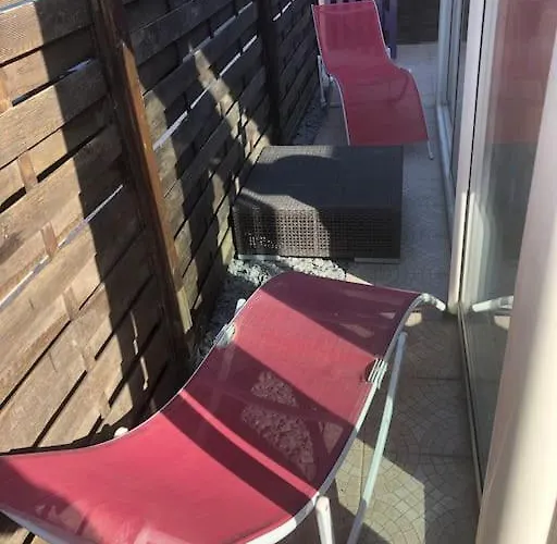 Pavillon 3 Avec Veranda Et Climatisation. Casa de Férias *