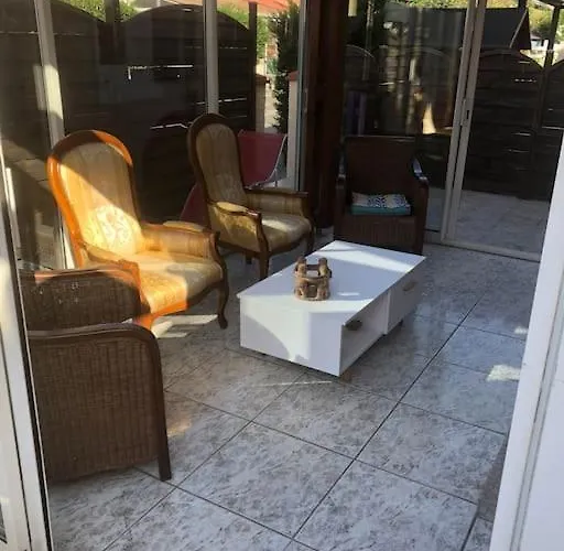 Pavillon 3 Avec Veranda Et Climatisation.