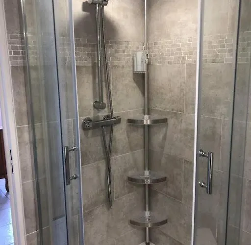 Pavillon 3 Avec Veranda Et Climatisation. Casa de Férias *