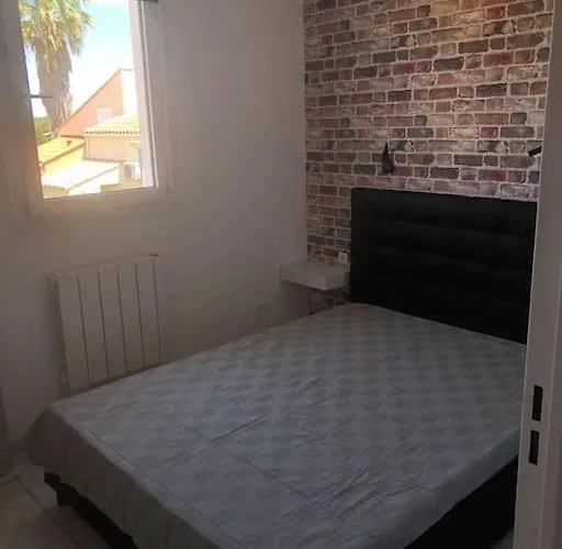 Pavillon 3 Avec Veranda Et Climatisation. *