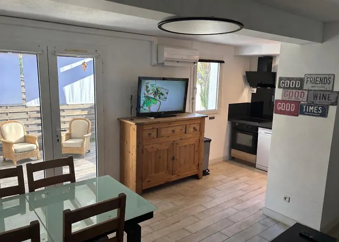 Pavillon 3 Avec Veranda Et Climatisation. *