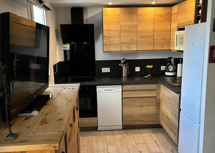 Pavillon 3 Avec Veranda Et Climatisation. Casa de Férias *