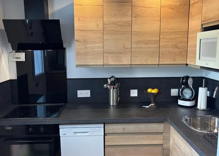 Pavillon 3 Avec Veranda Et Climatisation. Casa de Férias *